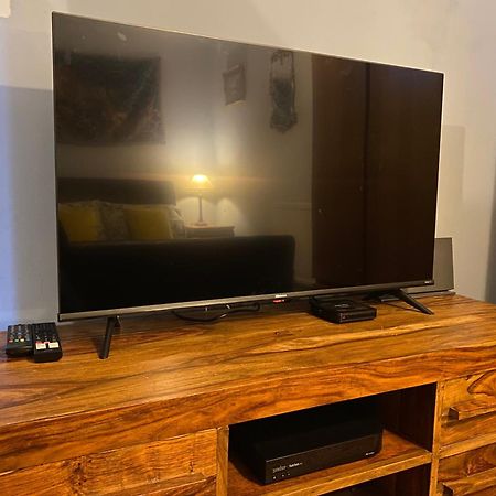 Quirky Town Centre Apartment With River Terrace Маклсфилд Экстерьер фото