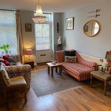 Quirky Town Centre Apartment With River Terrace Маклсфилд Экстерьер фото