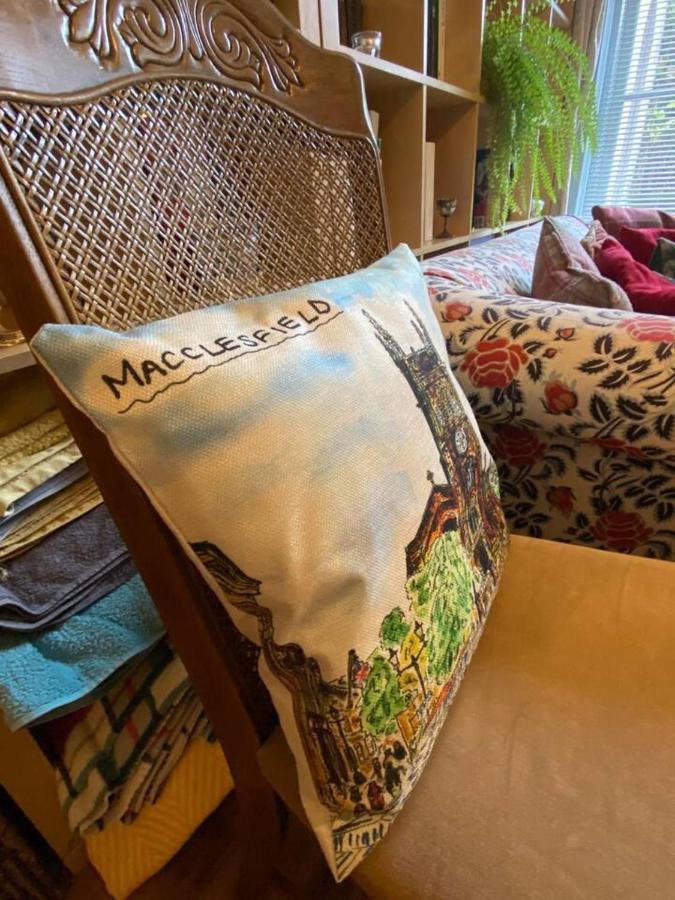 Quirky Town Centre Apartment With River Terrace Маклсфилд Экстерьер фото
