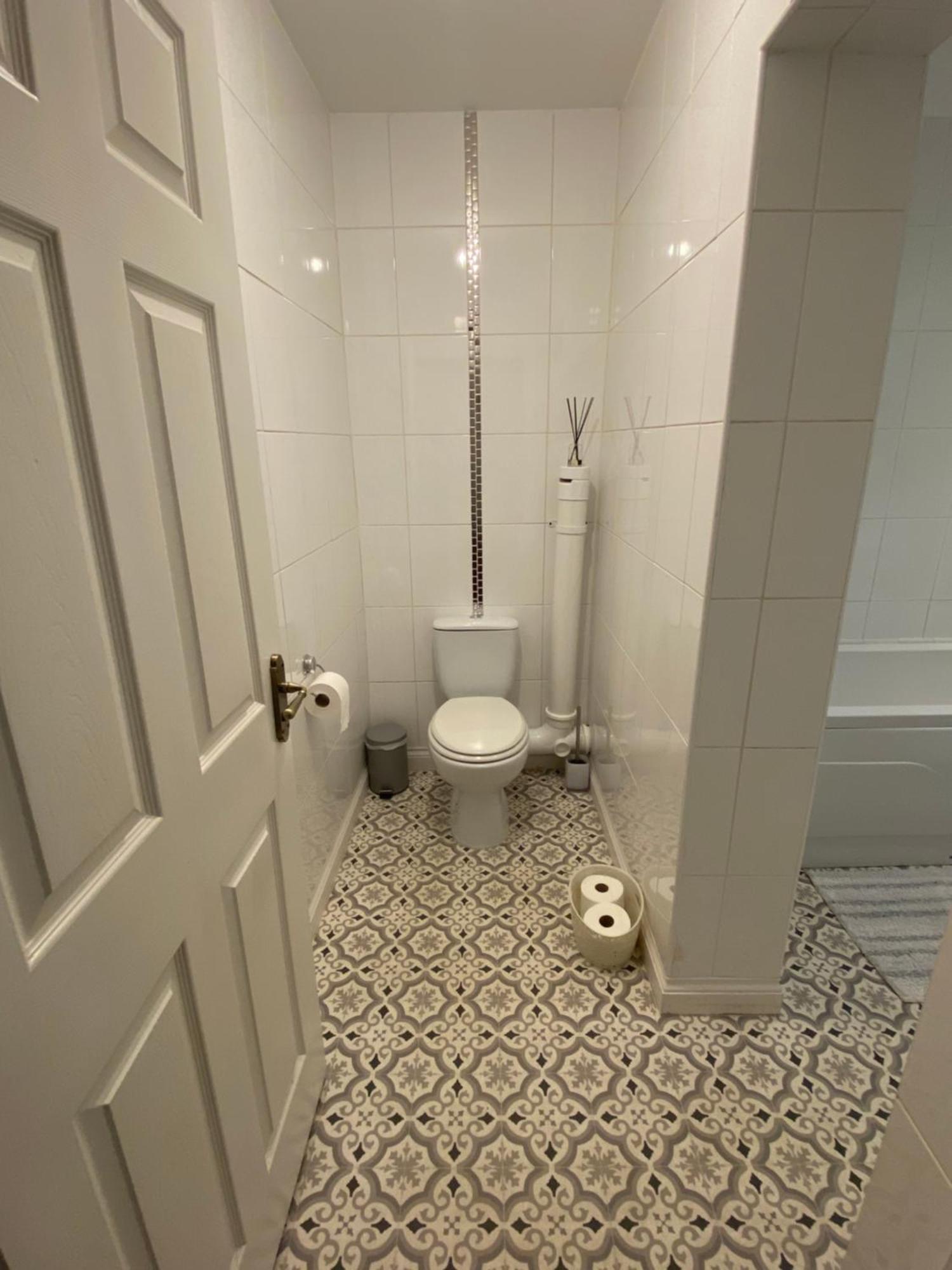 Quirky Town Centre Apartment With River Terrace Маклсфилд Экстерьер фото